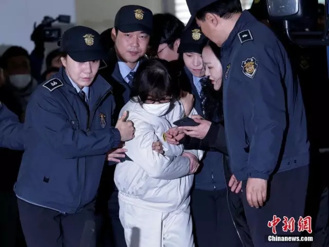 揭秘493218.CC，澳门资料大全的真相与风险警示（虚构内容）